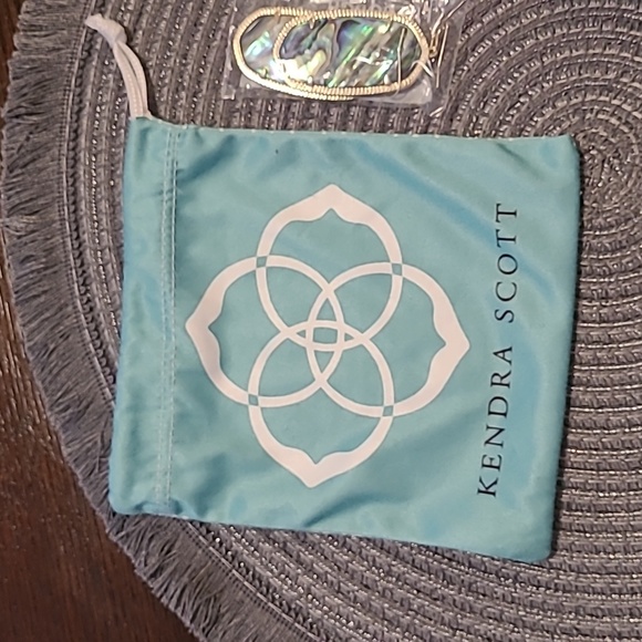 Kendra Scott Danielle abalone earrings gold Like New preloved condition authenti - Picture 9 of 12